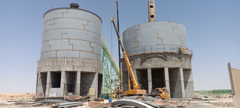 عملیات نصب دو دستگاه مخزن ذخیره آهن اسفنجی فولاد سازی سرمد ابر کوه